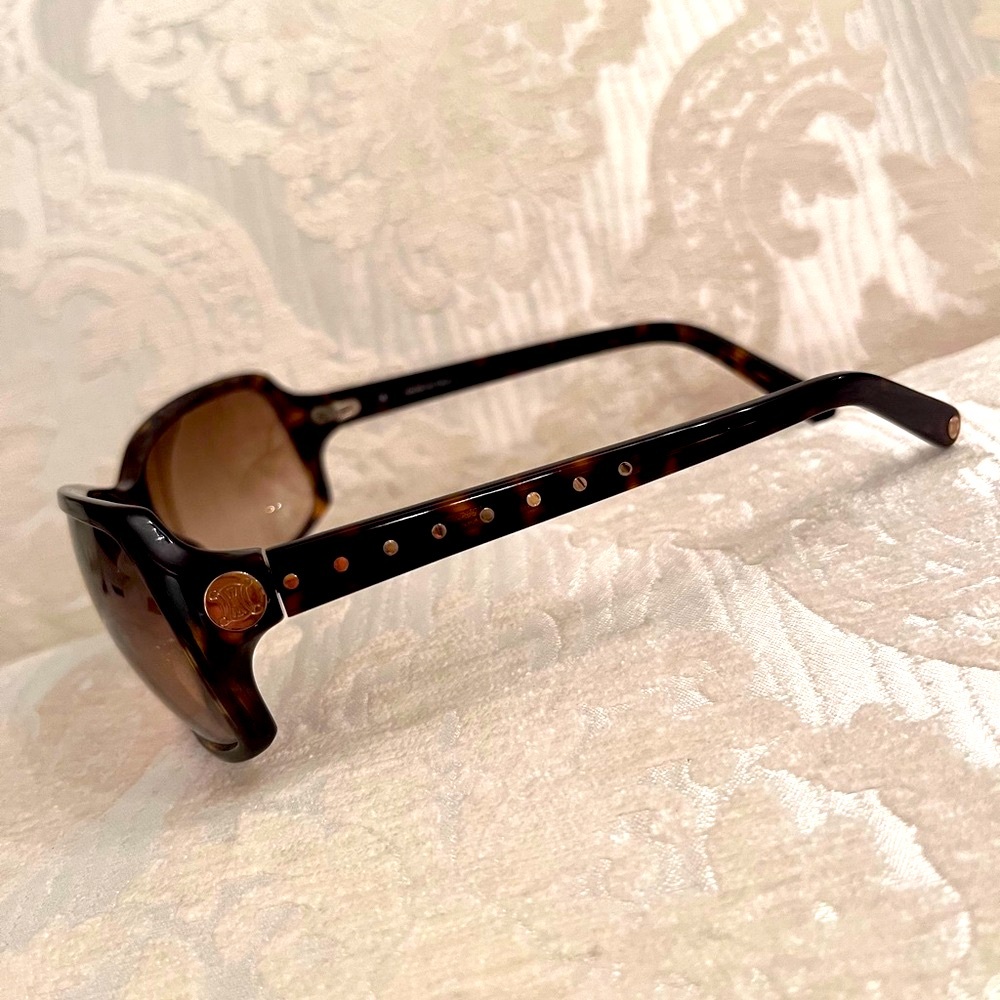 Celine Luxury Tortoise shell sunglasses mint condition.No signs of wear.Look new - Picture 8 of 13